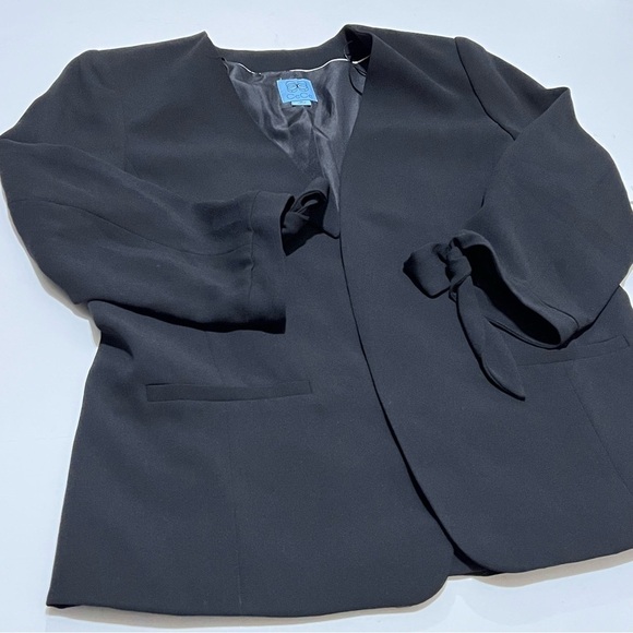 CeCe• Tie Sleeve Open Front Blazer Size 6 - Picture 10 of 11